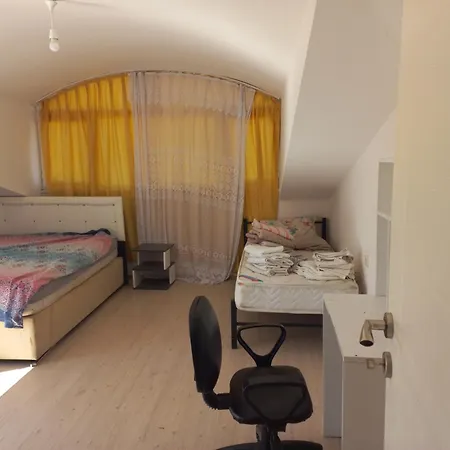 Comfort - Whole Appartments - Shared Kitchen - Airport Shuttle Bookable